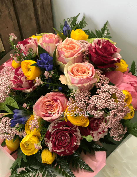 Bouquet di fiori assortiti secondo stagionalità - tonalità a scelta (scrivere in note)