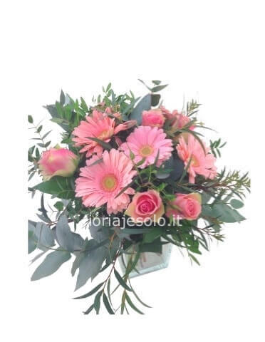 Bouquet di fiori freschi, gerbere e rose.