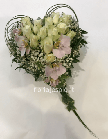 Cuore floreale con fiori tinta pastello cm 15