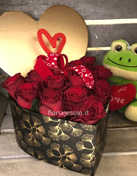 Flowerbox a cuore oro e nera con  rose rosse con peluche