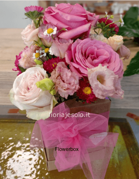 Flowerbox con fiori di stagione.