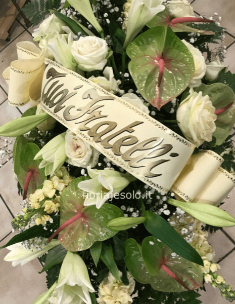 Cuscino funebre con fiori secondo disponibilità