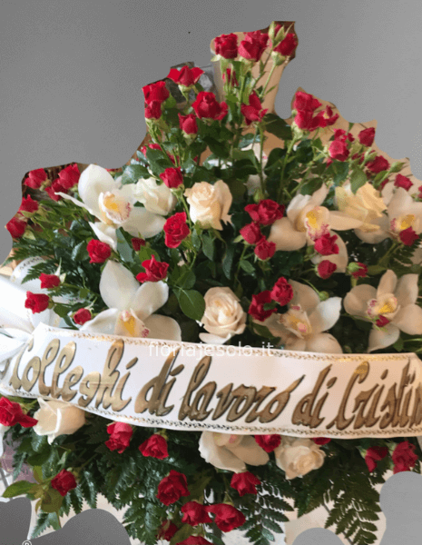 Composizione floreale funebre con fiori secondo disponibilità