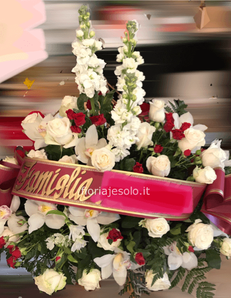 Composizione floreale funebre con fiori secondo disponibilità