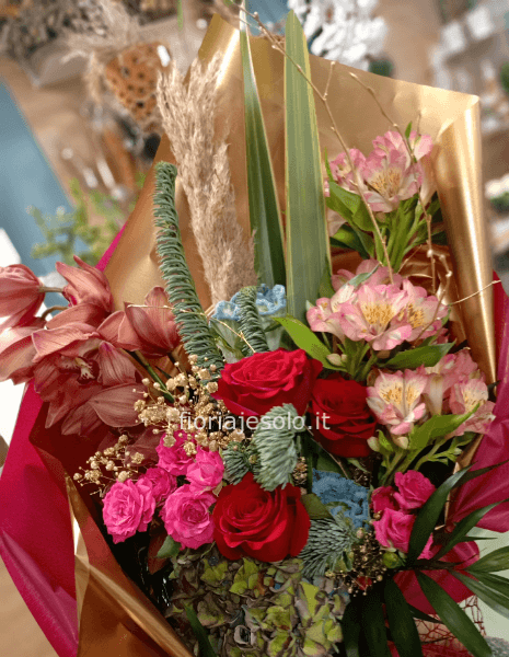 Fascio di fiori natalizio