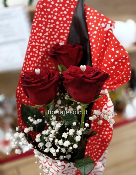 3 rose rosse