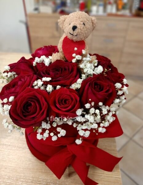 Flower box con rose rosse e orsetto curly